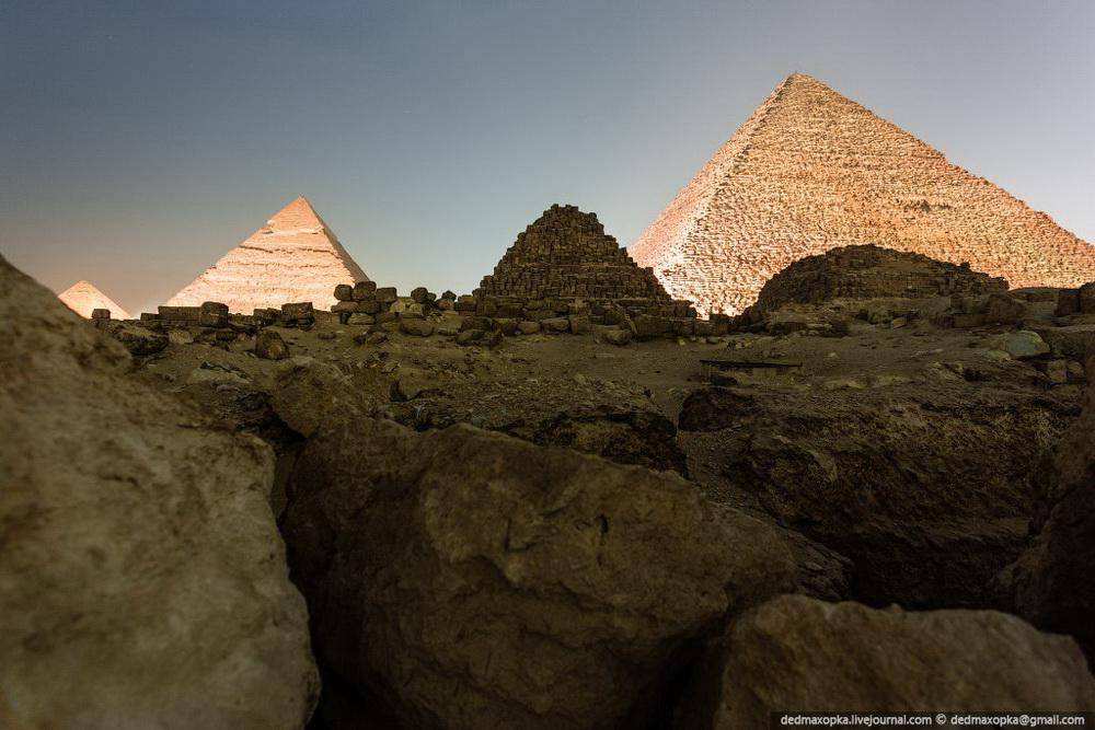 Каир. Руферы залезли на вершину пирамиды Хеопса