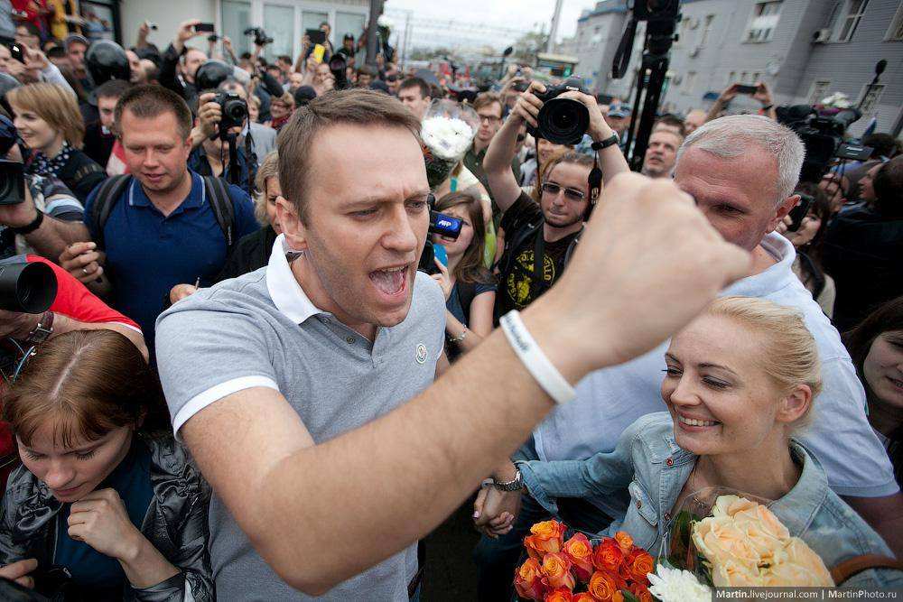 Алексей Навальный и Пётр Офицеров приехали в Москву