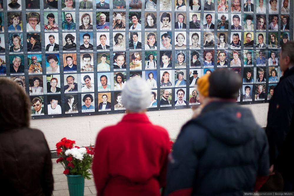 Список погибших в теракте фото. Теракт на Дубровке Норд ОСТ 2002.