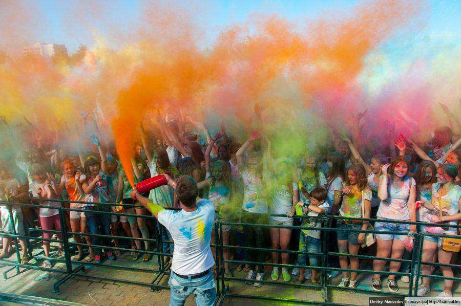 «Фестиваль красок» в Барнауле