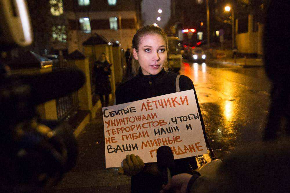 Пикетчики собрались у здания турецкого посольства в Москве