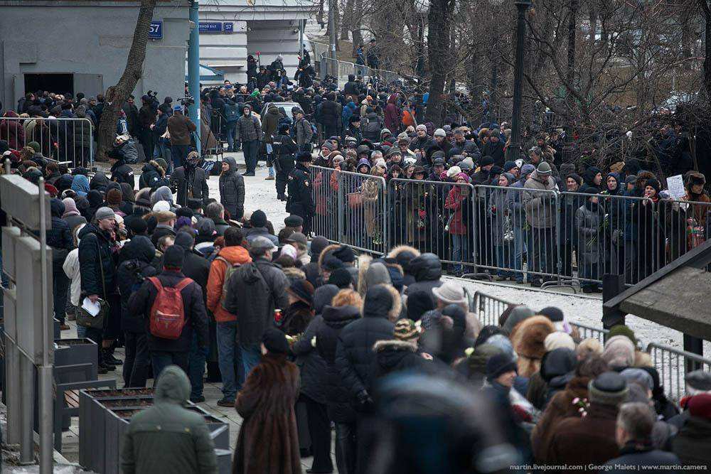 Немцов могила. Похороны Бориса Немцова. Немцов похороны Фридман.