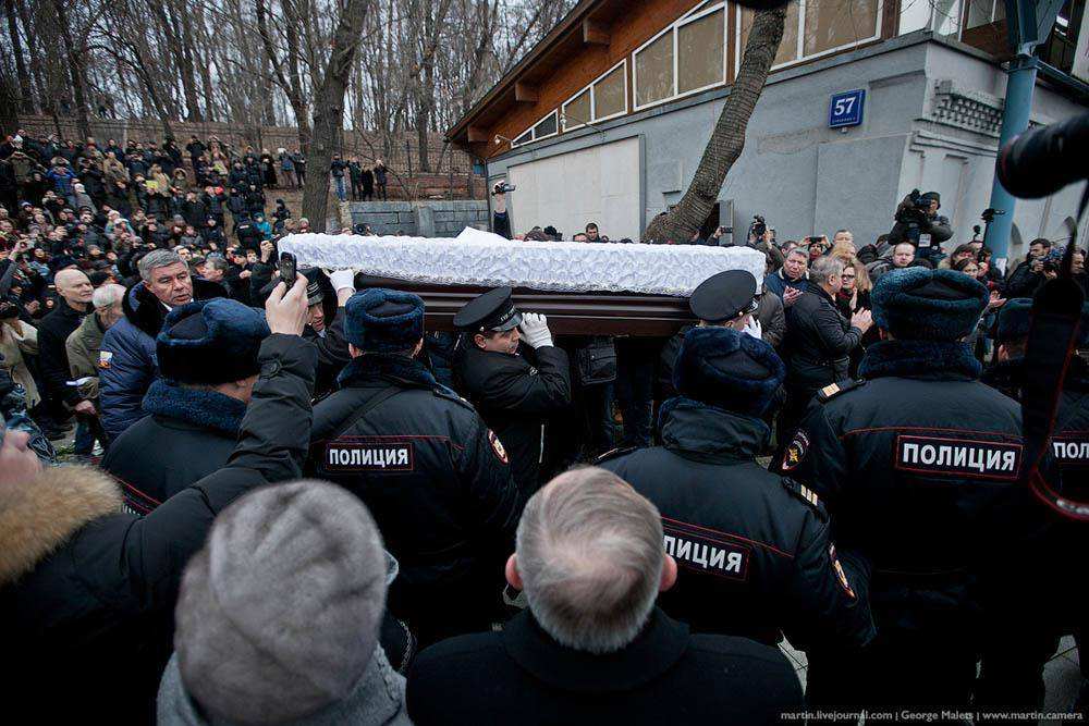 На каком кладбище похоронен немцов. Похороны Бориса Немцова 2015. Похороны Бориса Немцова.