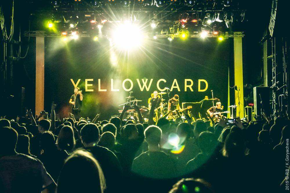 Концерт здесь был юра показать. Главклуб логотип. Yellowcard на концерте. GLAVCLUB Green Concert логотип. Yellowcard концерт 1998.