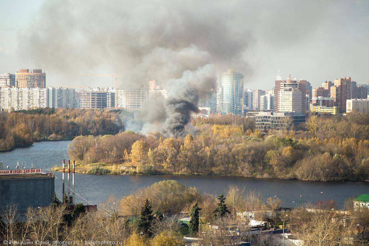 Пожар на севере Москвы