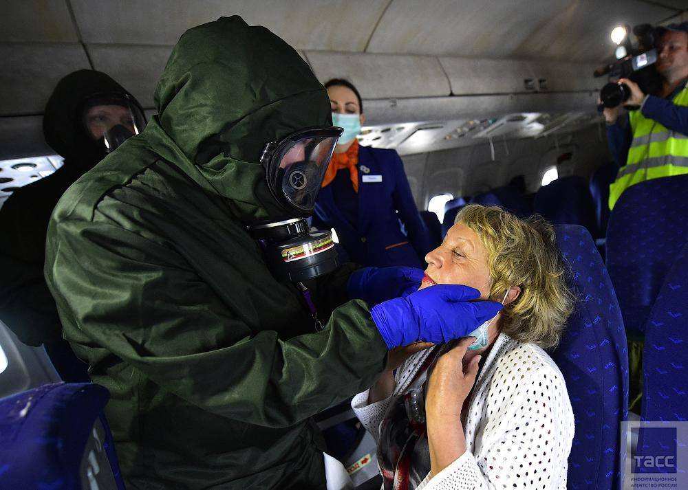 В аэропорту Владивостока отработали встречу пассажира, заболевшего лихорадкой Зика