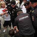 «Белое дефиле» закончилось в автозаке