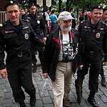 «Белое дефиле» закончилось в автозаке