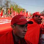 Коммунисты отметили День Победы шествием