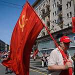 Коммунисты отметили День Победы шествием