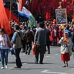 Коммунисты отметили День Победы шествием