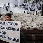 В нескольких городах митингуют в поддержку политзаключенных