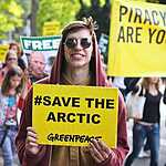 У посольства России в Гааге прошла акция протеста в поддержку активистов организации Greenpeace