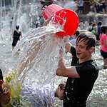 Водная битва в фонтане Дружба народов