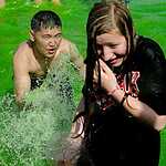 Водная битва в фонтане Дружба народов