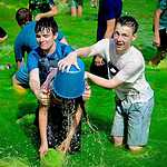 Водная битва в фонтане Дружба народов