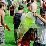 Водная битва в фонтане Дружба народов