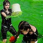 Водная битва в фонтане Дружба народов