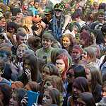 Бой подушками и фестиваль красок