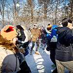 В снежной битве сразились около 100 человек