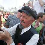 Жириновски купается в фонтане