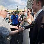 Жириновски купается в фонтане