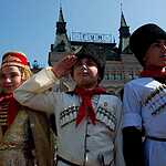 Зюганов принимает школьников в пионеры