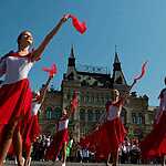 Зюганов принимает школьников в пионеры