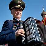 Зюганов принимает школьников в пионеры