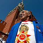 Зюганов принимает школьников в пионеры