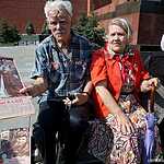 Зюганов принимает школьников в пионеры