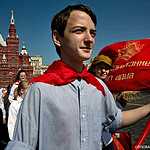 Зюганов принимает школьников в пионеры