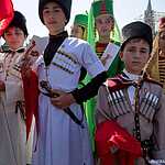 Зюганов принимает школьников в пионеры