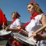 Зюганов принимает школьников в пионеры