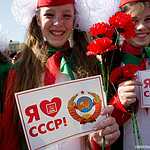 Зюганов принимает школьников в пионеры