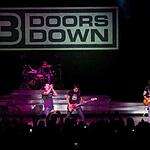Знаменитые 3 Doors Down выступили на сцене Крокус Сити Холла в Москве