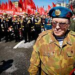Коммунисты отметили День Победы шествием