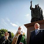 в Александровском саду открыли памятник патриарху Московскому и всея России Ермогену