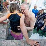 Жириновски купается в фонтане