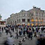 Москвичи гуляют в первый день 2013-го года