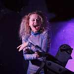 «За закрытыми дверями»