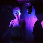 «За закрытыми дверями»