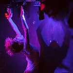 «За закрытыми дверями»