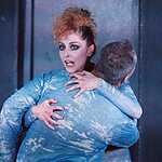 «За закрытыми дверями»