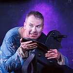 «За закрытыми дверями»