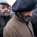 Москвичи несут цветы к месту убийства Бориса Немцова