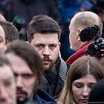 Москвичи несут цветы к месту убийства Бориса Немцова