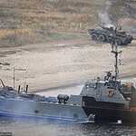 Высадка морского десанта во время тактического учения бригады морской пехоты ТОФ