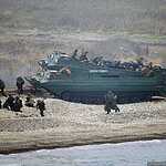 Высадка морского десанта во время тактического учения бригады морской пехоты ТОФ