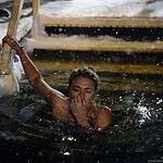 Крещенские купания на Спортивной набережной Владивостока